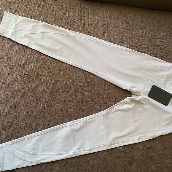 Alphalete leggings in grey size xs never worn comes with bag and tags - Picture 2 of 3